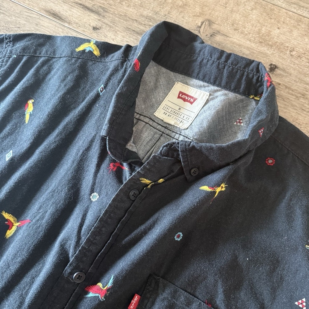 Levi's Shirt XL Black Bird Print Short Sleeve Button Up Casual